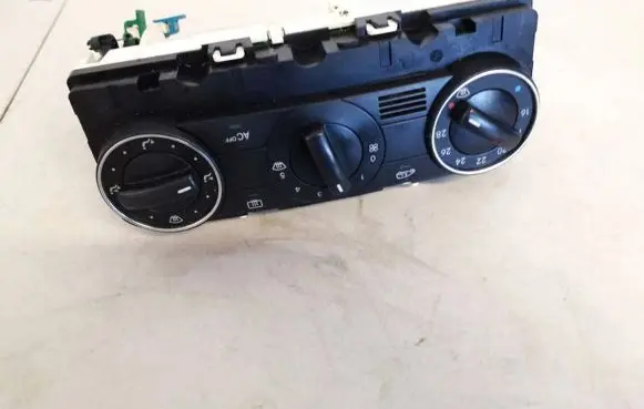 Mercedes-Benz A W169 Climate control unit a1698301385