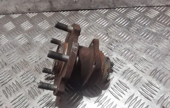 Toyota Avensis T250 Rear wheel hub