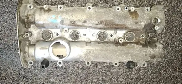 Volkswagen Golf IV Rocker cam cover 036103475AF