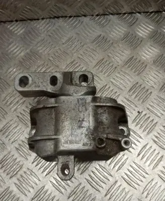 Volkswagen PASSAT B7 Engine mount bracket 1K0199262