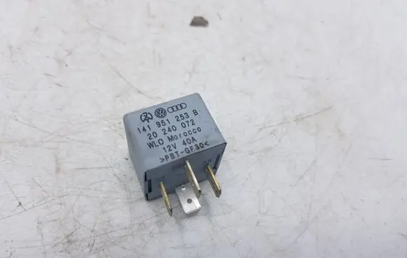 Volkswagen PASSAT B5 Other relay 141951253B