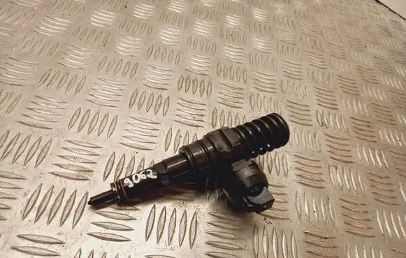 Volkswagen Golf V Fuel injector 038130073AG