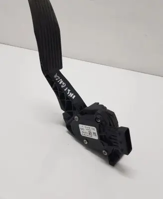 Opel Insignia A Accelerator throttle pedal 13237352