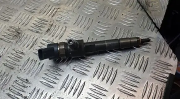 Opel Zafira B Fuel injector 9986181
