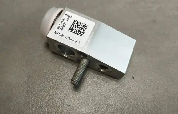 Volkswagen Amarok II Air conditioning (A/C) expansion valve MB3B19849EA