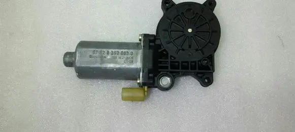BMW X5 E53 Front door window regulator motor 8362063