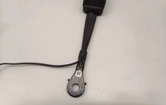 Front seatbelt buckle