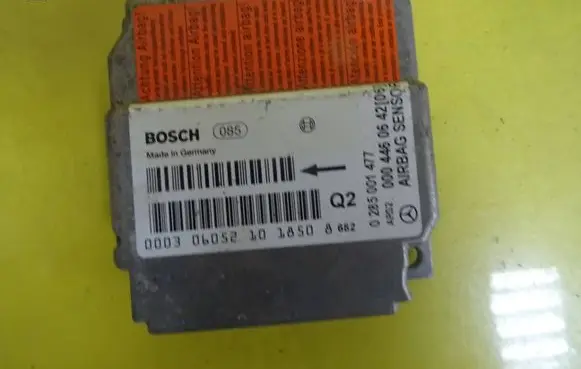 Mercedes-Benz Sprinter W901 W902 W903 W904 Airbag control unit/module 000446064206 0285001477