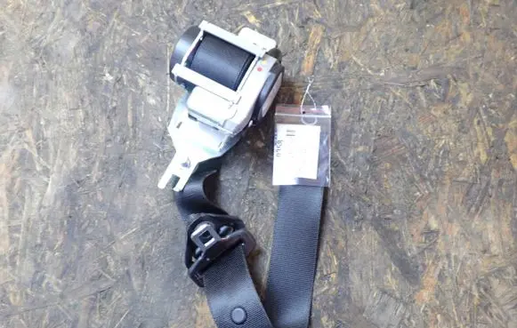 Mercedes-Benz GL X166 Front seatbelt 