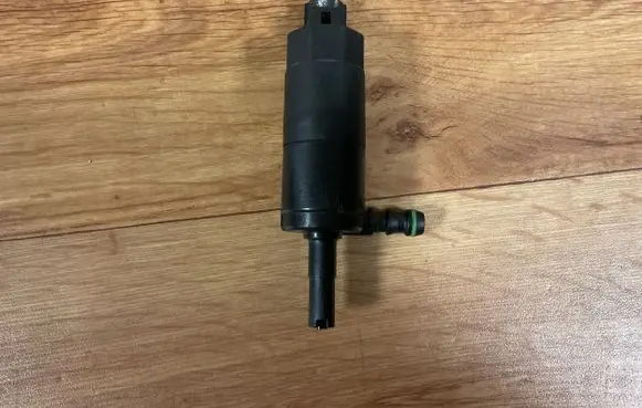Ford Focus Headlight washer pump 5W9313K082AA