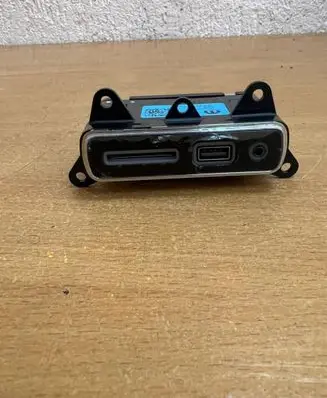 Maserati Levante AUX in-socket connector 06701551660 F5725