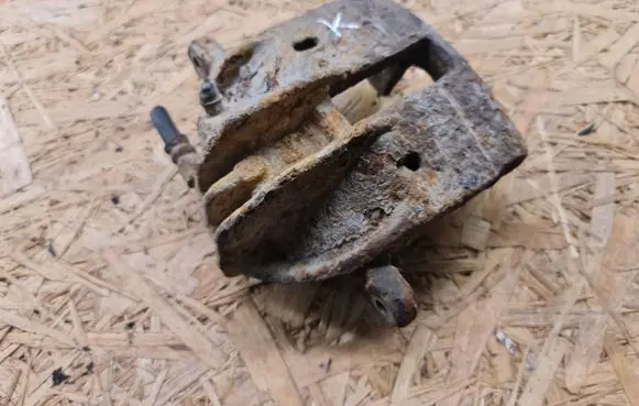Volvo S40, V40 Front brake caliper