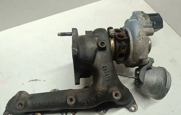 Volkswagen Tiguan Turbo 4937301004 TD025M20TT23 03C145702C