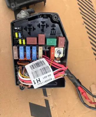 Renault Twingo II Fuse box cover 8200626356