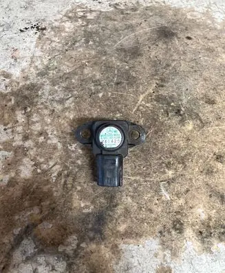 Mercedes-Benz Vito Viano W639 Air pressure sensor A0041533228 041425