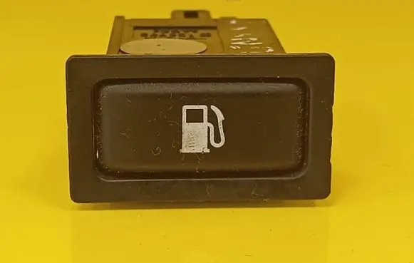 Toyota Avensis T250 Fuel tank opening switch 156795