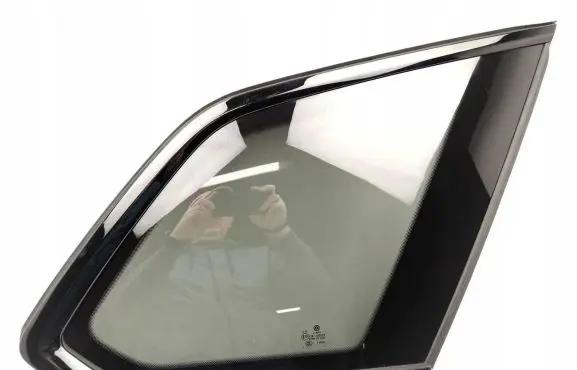 Volkswagen Touareg III Rear side window 760845298DE