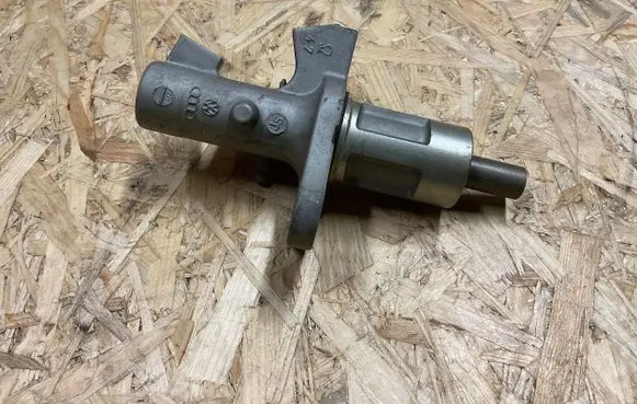 Audi A4 S4 B7 8E 8H Master brake cylinder 033390