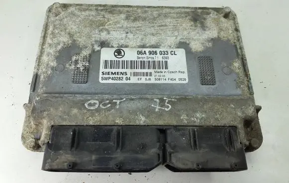Skoda Octavia Mk2 (1Z) Engine control unit/module 06A906033CL 5WP4028204