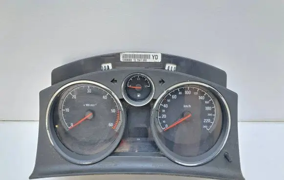 Opel Zafira B Speedometer (instrument cluster) 13309003