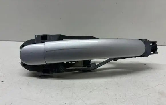 Volkswagen Polo IV 9N3 Front door exterior handle 3B0837885