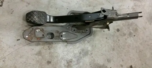 Volkswagen Transporter - Caravelle T5 Brake pedal 7H1721057