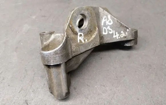 Audi A8 S8 D3 4E Engine mounting bracket 114AF3702
