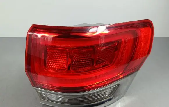 Jeep Grand Cherokee Rear/tail lights P68110000AE