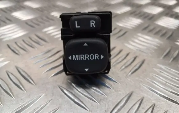 Wing mirror switch