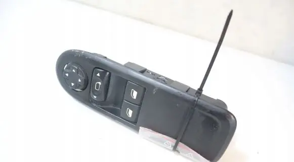 Peugeot 308 Electric window control switch 11686