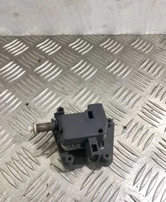 Audi A3 S3 8P Tailgate boot lock/latch motor 8E9827833
