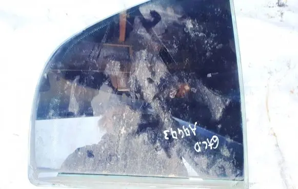 Skoda Superb B5 (3U) Rear vent window glass 