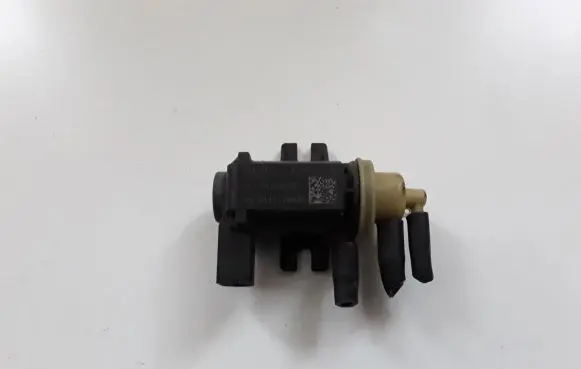 Audi Q3 8U Turbo solenoid valve 1K0906627B