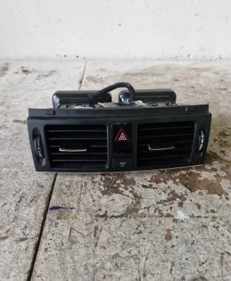 Mercedes-Benz C W204 Dash center air vent grill A2048304054 6846001