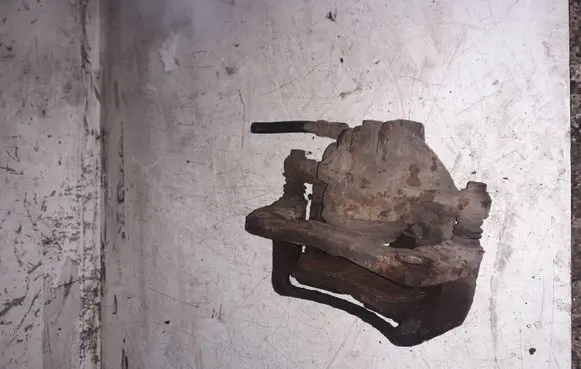 Mitsubishi Space Star Front brake caliper