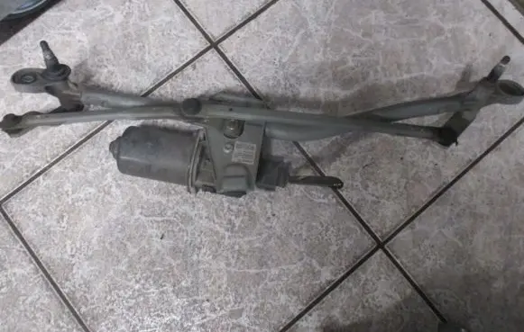 Mazda 3 I Front wiper linkage and motor