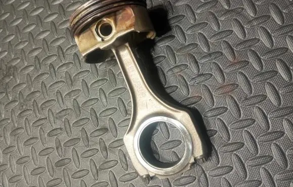 BMW M5 Piston with connecting rod 7838623