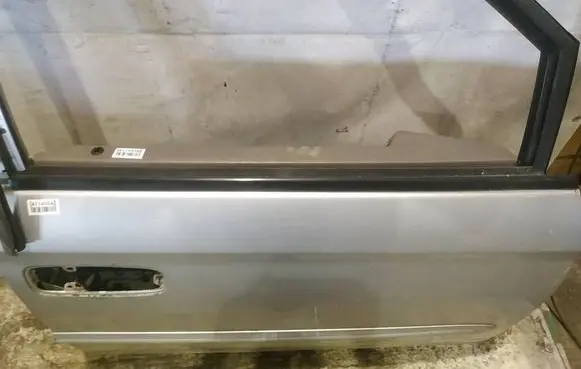 Chrysler Voyager Front door glass trim molding