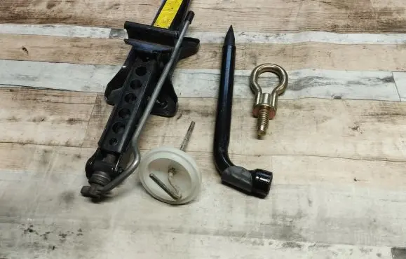 Ford C-MAX I Tool set 