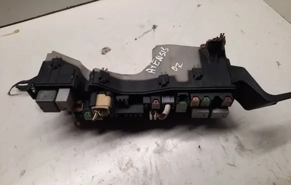 Toyota Avensis T250 Fuse module