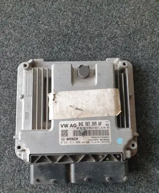 Volkswagen Jetta VI Engine control unit/module 04E907309AP 0261S11600