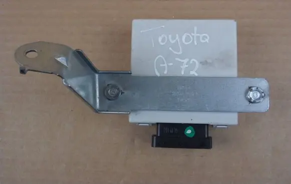 Toyota Avensis T250 Window wiper relay 8594005020