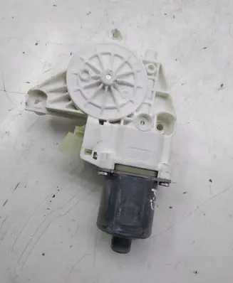 Mercedes-Benz C W204 Front door window regulator motor 130822502