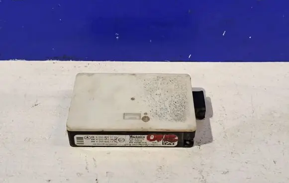 Mercedes-Benz E W212 Blind spot module A0009053100 A0009020602