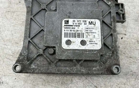 Opel Zafira A Engine control unit/module 55571558 5WK9464