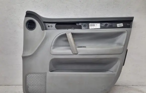 Volkswagen Touareg I Front door card panel trim 7L6867012