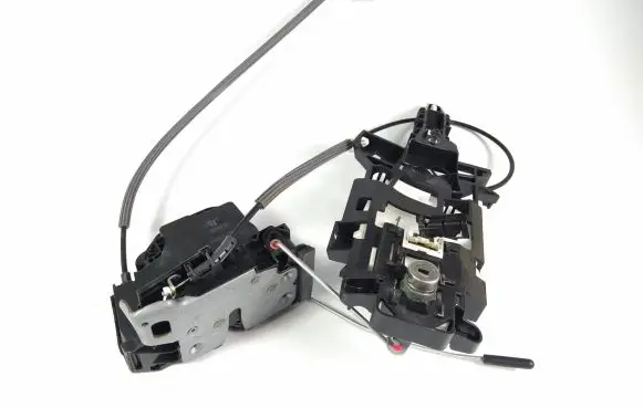 Chevrolet Silverado Front door lock 13533684