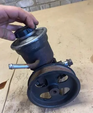 Toyota Avensis T250 Power steering pump