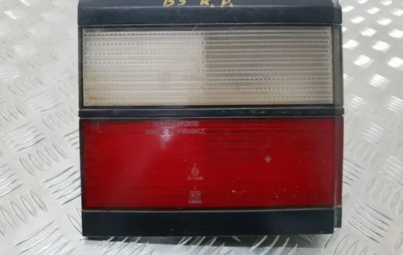Volkswagen PASSAT B3 Tailgate rear/tail lights 333945107