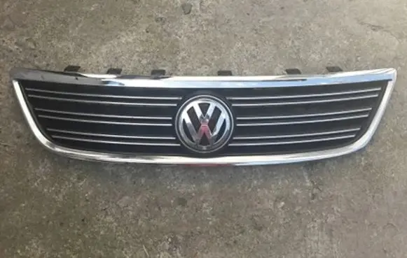 Volkswagen Phaeton Front bumper upper radiator grill